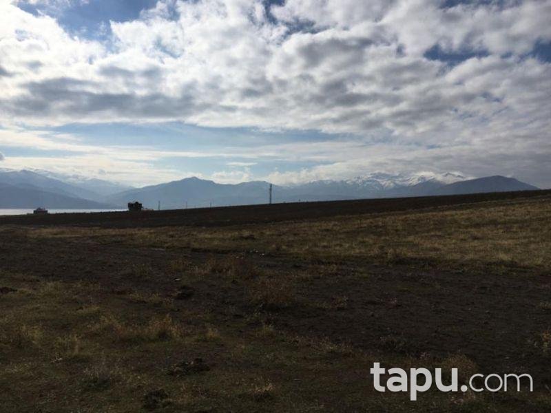 Bitlis Tatvan Karşıyaka Mahallesinde 871 m2 İmarlı Arsa