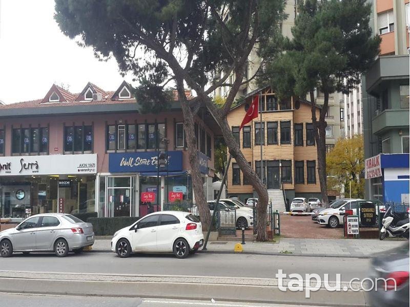 İstanbul Kadıköy Erenköy Mahallesinde 3 Katlı Köşk