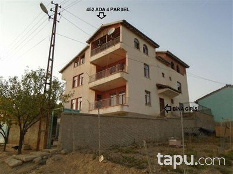 Yozgat Şefaatli'de 3 Katlı Bina ve Arsası