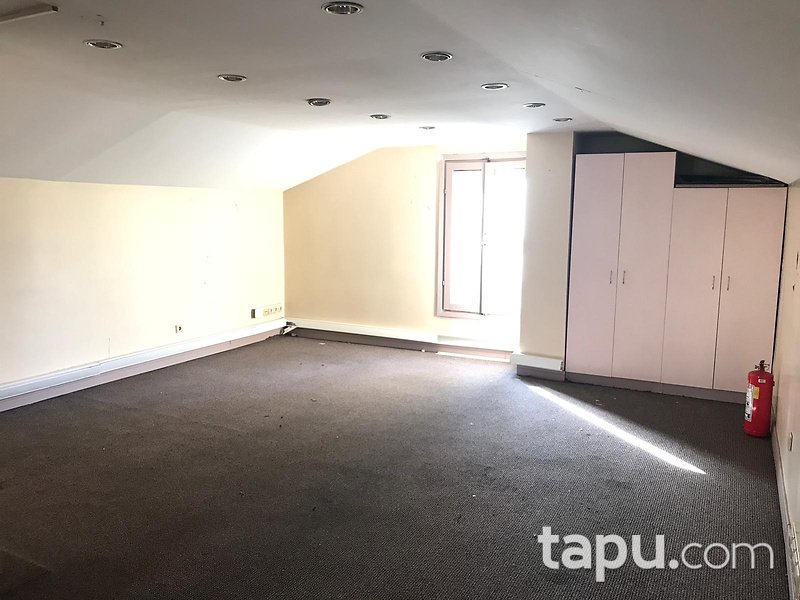 İstanbul Kadıköy Erenköy Mahallesinde 3 Katlı Köşk