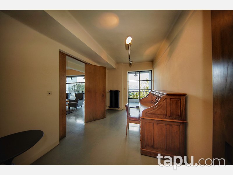 Beyoğlu Ömer Avni Mahallesi Ekselsiyor Apartmanında Deniz Manzaralı 3+1 Daire