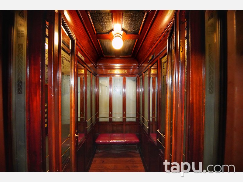 Beyoğlu Ömer Avni Mahallesi Ekselsiyor Apartmanında Deniz Manzaralı 3+1 Daire