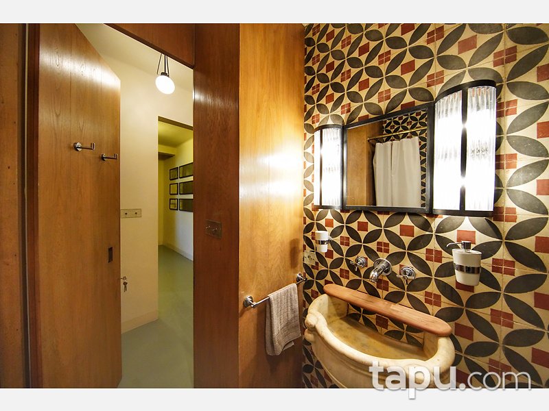 Beyoğlu Ömer Avni Mahallesi Ekselsiyor Apartmanında Deniz Manzaralı 3+1 Daire