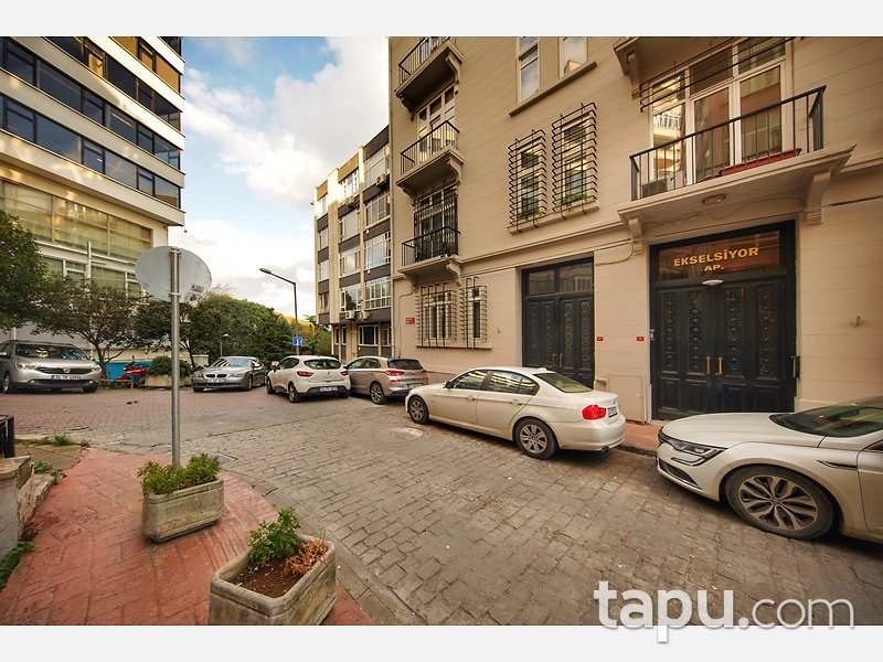 Beyoğlu Ömer Avni Mahallesi Ekselsiyor Apartmanında Deniz Manzaralı 3+1 Daire