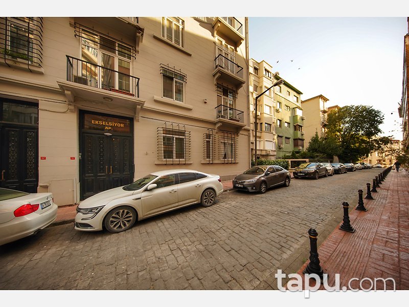 Beyoğlu Ömer Avni Mahallesi Ekselsiyor Apartmanında Deniz Manzaralı 3+1 Daire