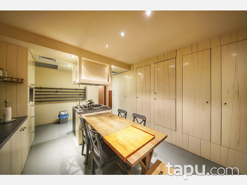 Beyoğlu Ömer Avni Mahallesi Ekselsiyor Apartmanında Deniz Manzaralı 3+1 Daire