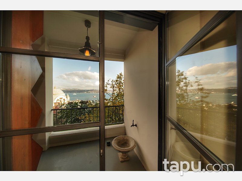Beyoğlu Ömer Avni Mahallesi Ekselsiyor Apartmanında Deniz Manzaralı 3+1 Daire