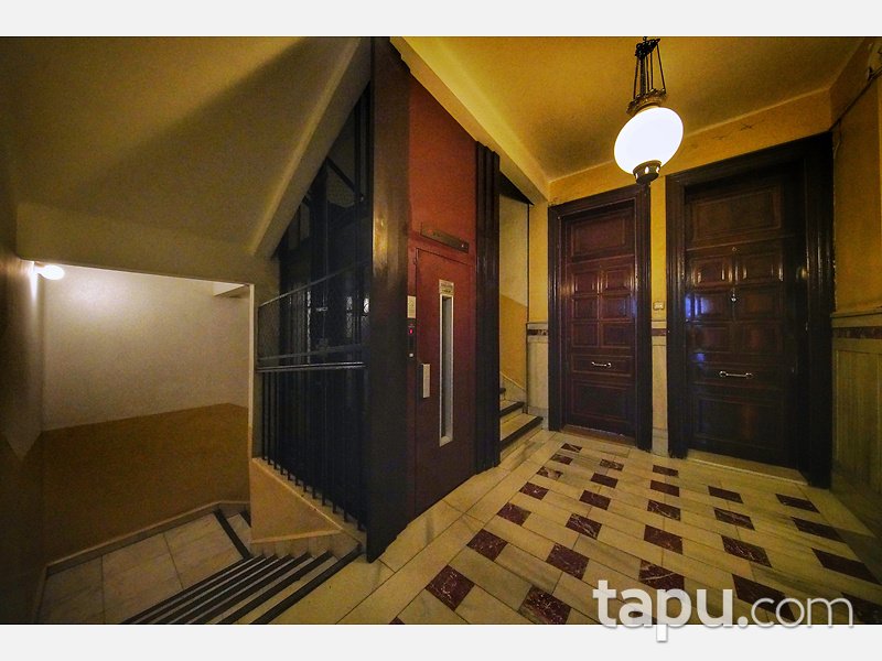 Beyoğlu Ömer Avni Mahallesi Ekselsiyor Apartmanında Deniz Manzaralı 3+1 Daire