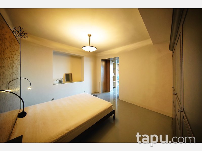 Beyoğlu Ömer Avni Mahallesi Ekselsiyor Apartmanında Deniz Manzaralı 3+1 Daire