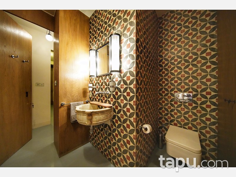 Beyoğlu Ömer Avni Mahallesi Ekselsiyor Apartmanında Deniz Manzaralı 3+1 Daire