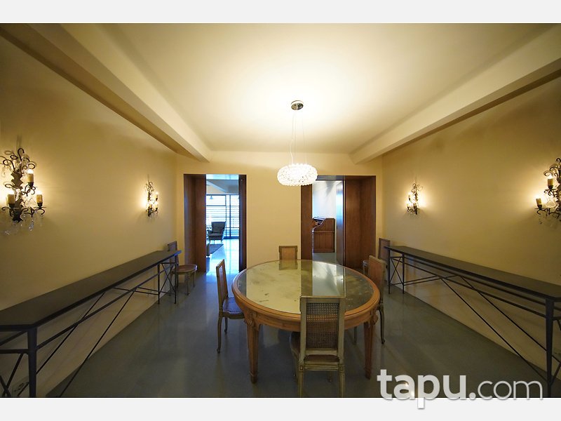 Beyoğlu Ömer Avni Mahallesi Ekselsiyor Apartmanında Deniz Manzaralı 3+1 Daire