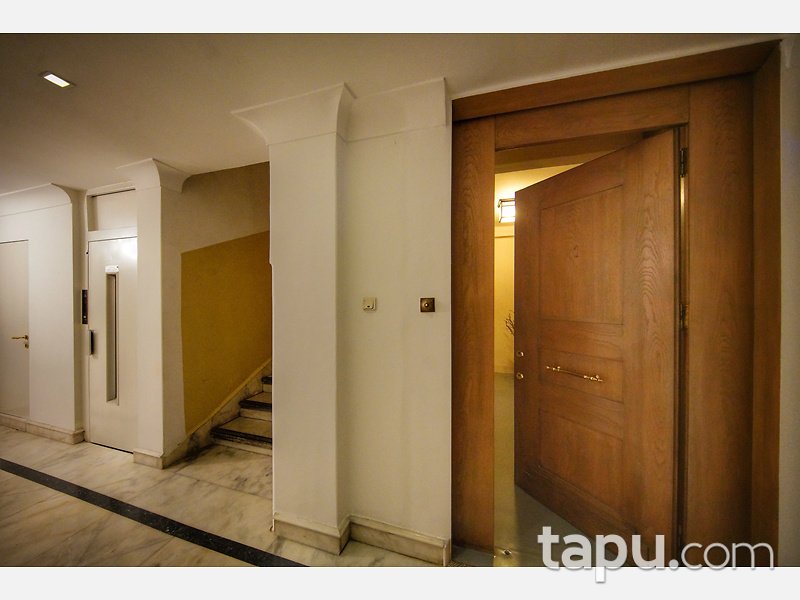 Beyoğlu Ömer Avni Mahallesi Ekselsiyor Apartmanında Deniz Manzaralı 3+1 Daire