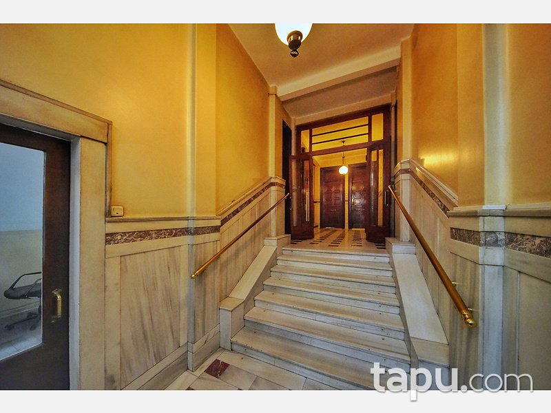 Beyoğlu Ömer Avni Mahallesi Ekselsiyor Apartmanında Deniz Manzaralı 3+1 Daire