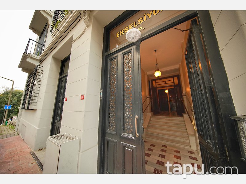 Beyoğlu Ömer Avni Mahallesi Ekselsiyor Apartmanında Deniz Manzaralı 3+1 Daire