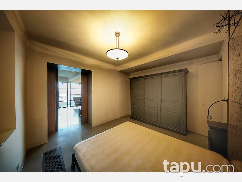 Beyoğlu Ömer Avni Mahallesi Ekselsiyor Apartmanında Deniz Manzaralı 3+1 Daire