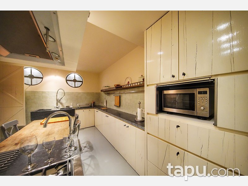 Beyoğlu Ömer Avni Mahallesi Ekselsiyor Apartmanında Deniz Manzaralı 3+1 Daire