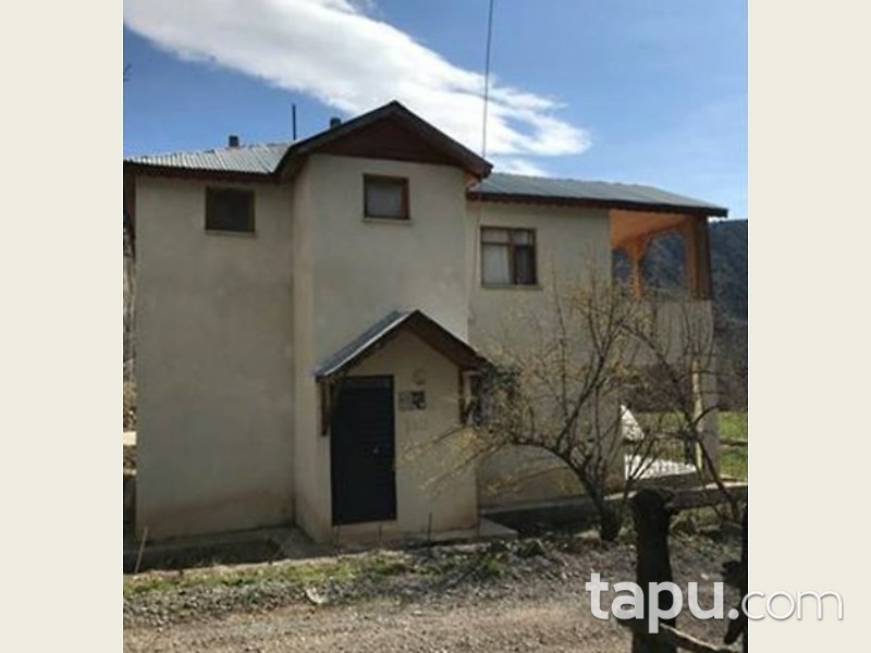 Sivas Koyulhisar Yukarı Kale Mahallesinde 2Katlı Kargir Ev ve Arsası