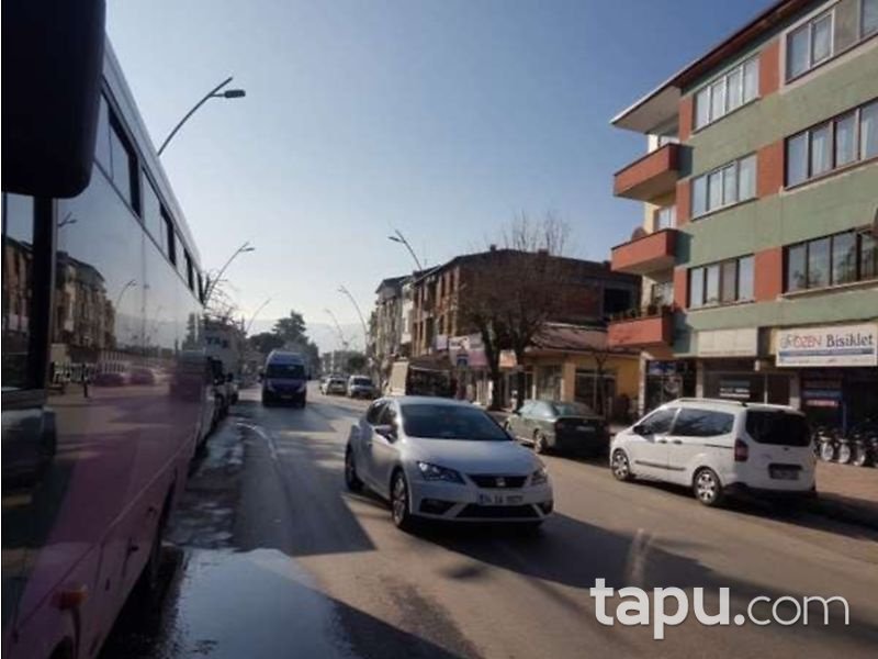 Sakarya Akyazı Ömercikler Mahallesinde 4 Katlı Bina ve Dükkan