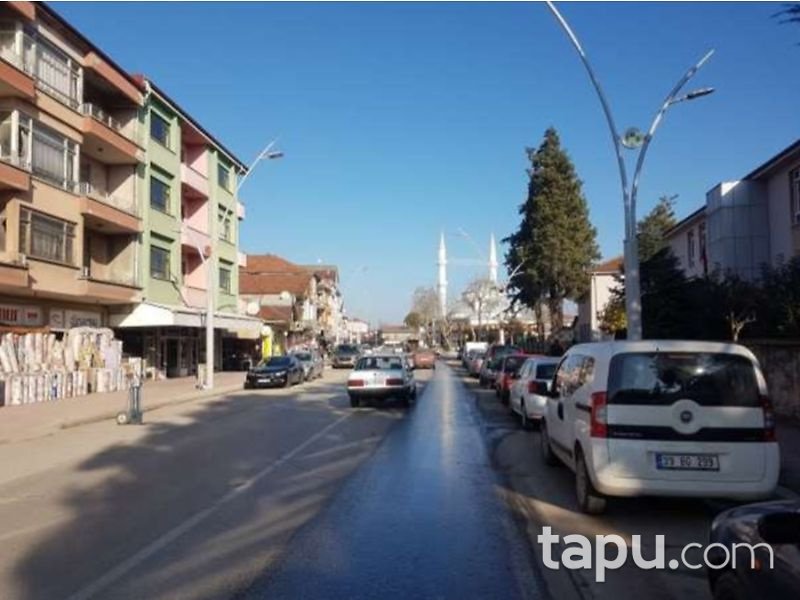 Sakarya Akyazı Ömercikler Mahallesinde 4 Katlı Bina ve Dükkan