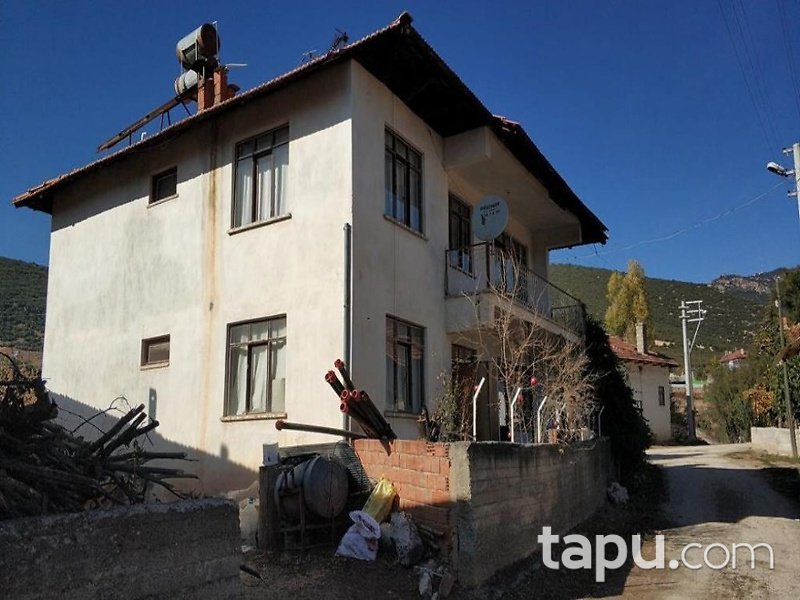 Burdur Çavdır Büyükalan Köyünde 260m2 2 Katlı Kagir Ev ve Arsası