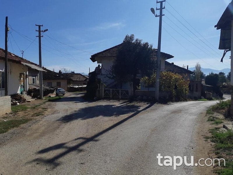 Burdur Çavdır Büyükalan Köyünde 260m2 2 Katlı Kagir Ev ve Arsası