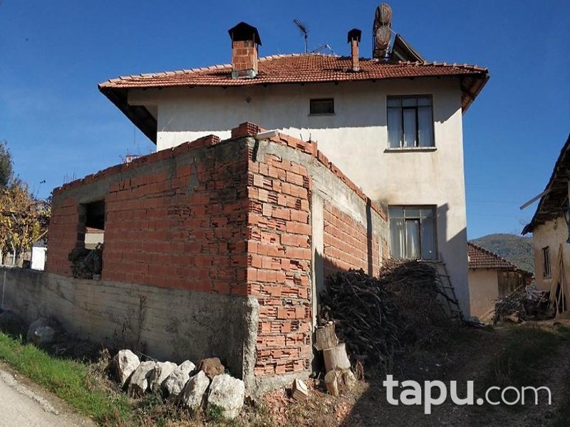 Burdur Çavdır Büyükalan Köyünde 260m2 2 Katlı Kagir Ev ve Arsası