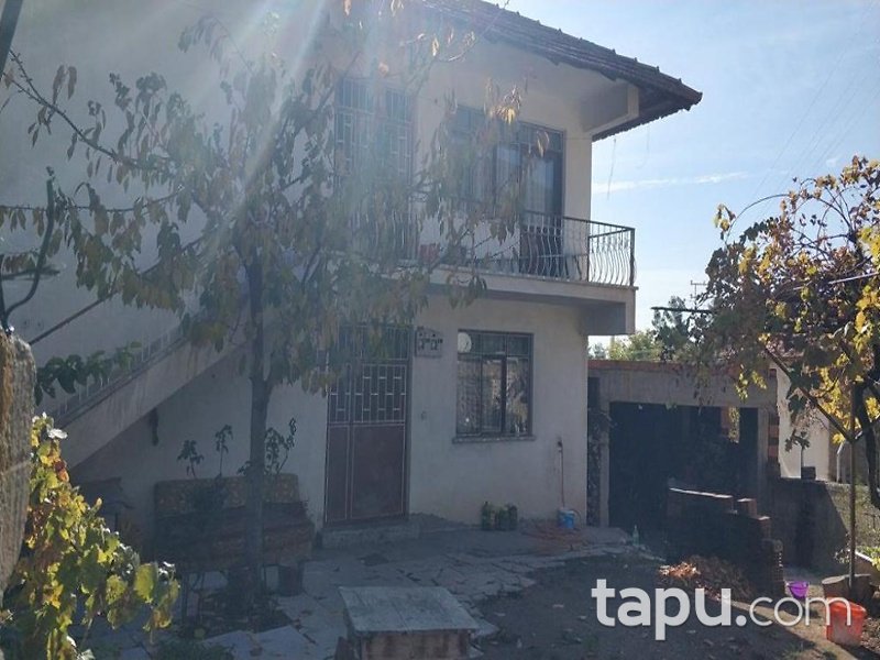 Burdur Çavdır Büyükalan Köyünde 260m2 2 Katlı Kagir Ev ve Arsası