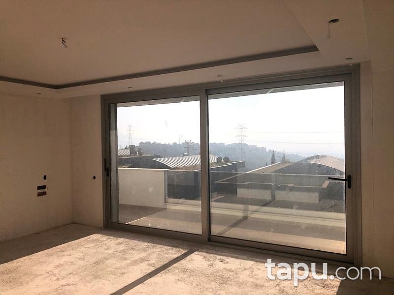 İzmir Bornova Erzene 'de 6+1 Tripleks Villa