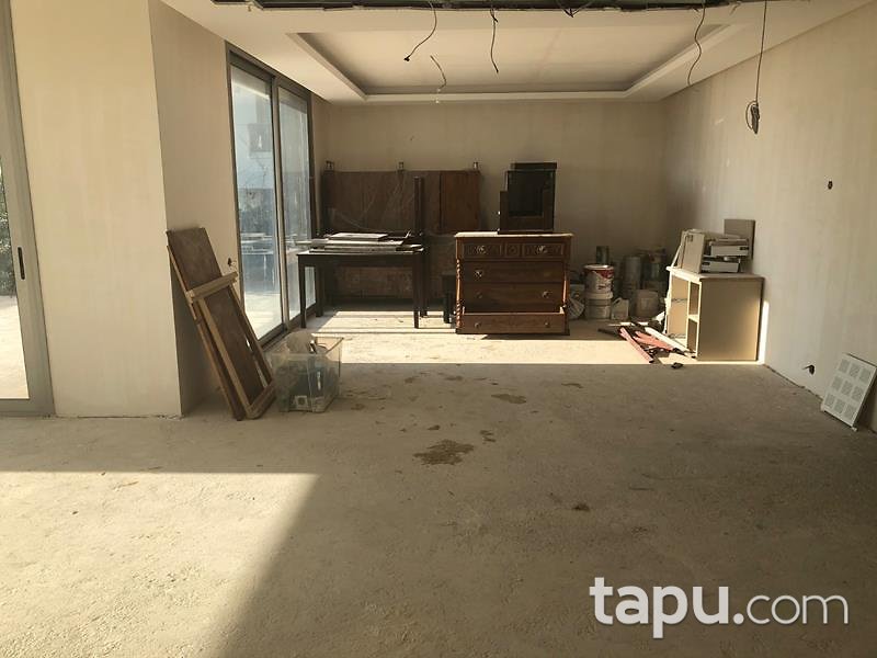 İzmir Bornova Erzene 'de 6+1 Tripleks Villa