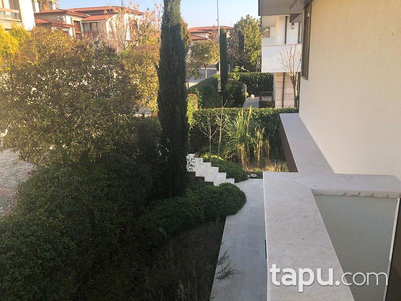 İzmir Bornova Erzene 'de 6+1 Tripleks Villa