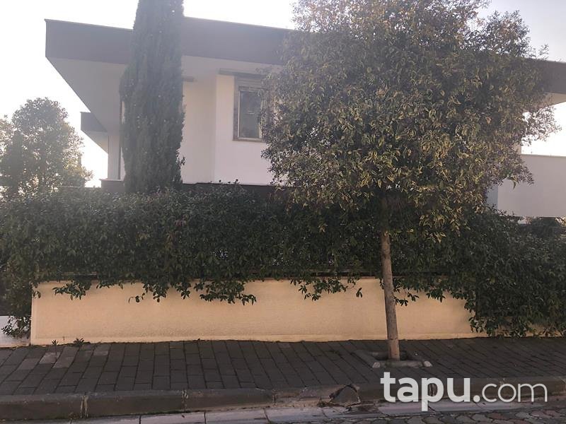 İzmir Bornova Erzene 'de 6+1 Tripleks Villa