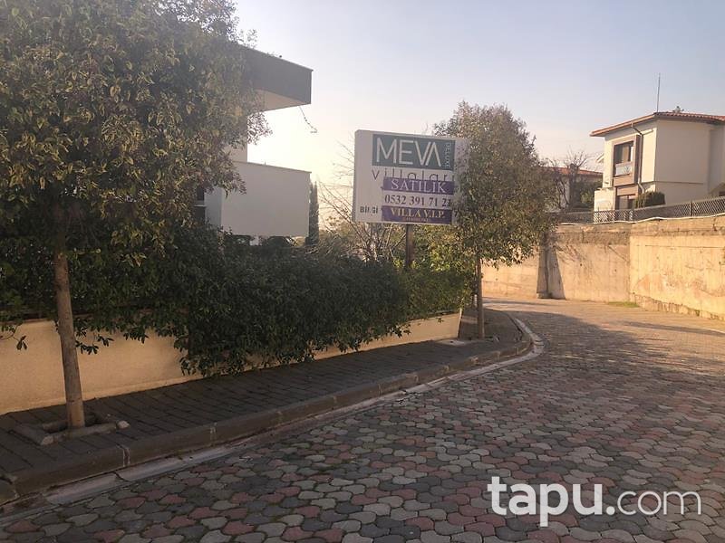 İzmir Bornova Erzene 'de 6+1 Tripleks Villa