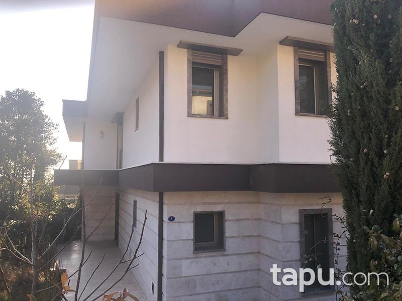 İzmir Bornova Erzene 'de 6+1 Tripleks Villa