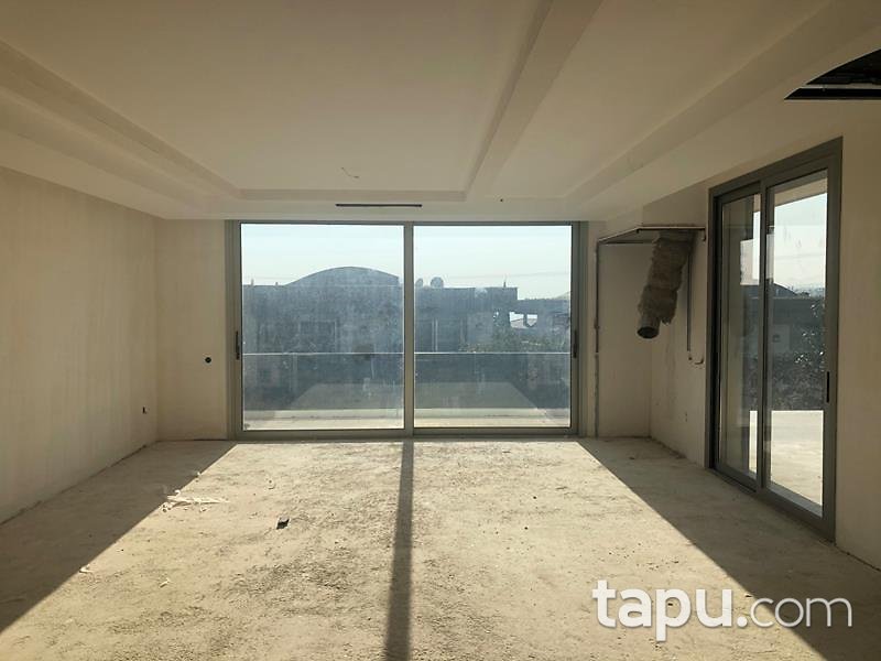 İzmir Bornova Erzene 'de 6+1 Tripleks Villa