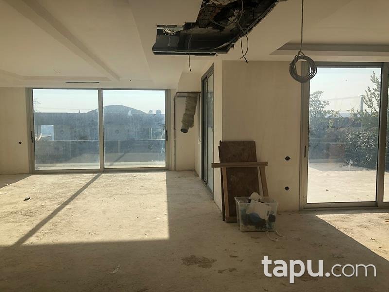 İzmir Bornova Erzene 'de 6+1 Tripleks Villa