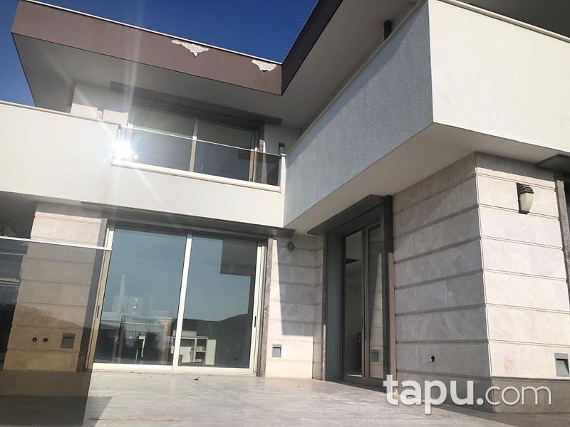İzmir Bornova Erzene 'de 6+1 Tripleks Villa