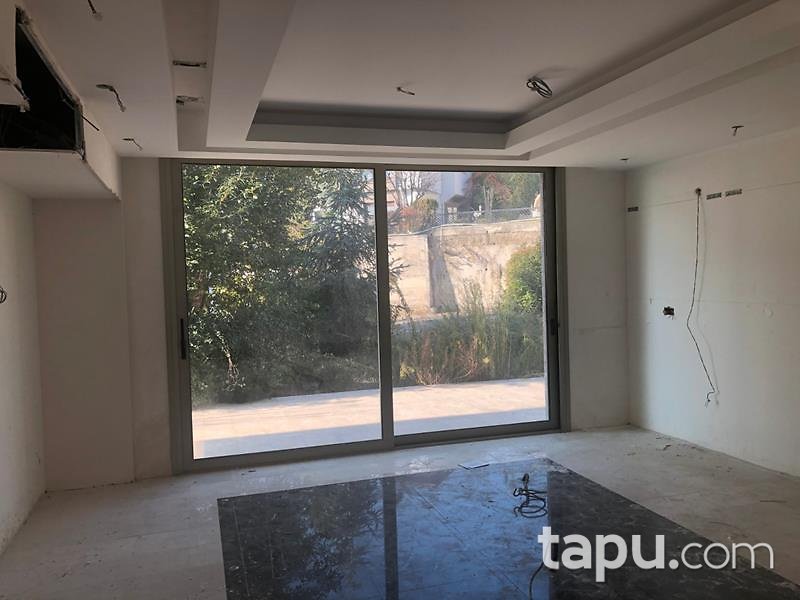 İzmir Bornova Erzene 'de 6+1 Tripleks Villa