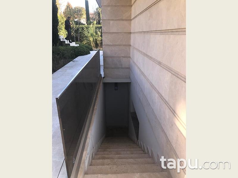 İzmir Bornova Erzene 'de 6+1 Tripleks Villa