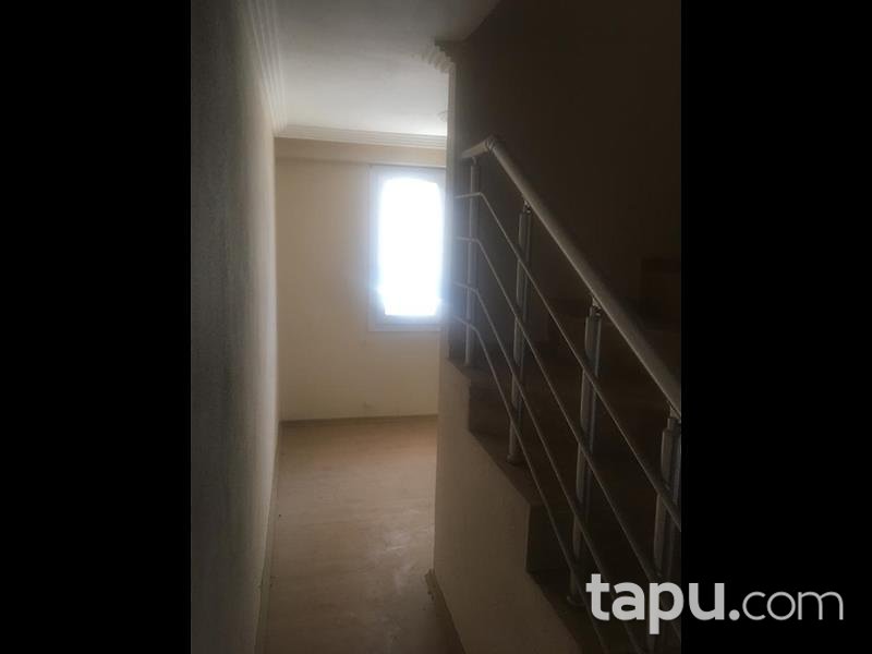 İzmir Dikili Salimbey Mahallesinde 3+1 Çatı Aralı Mesken