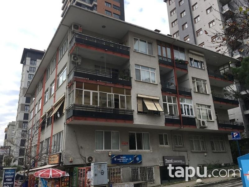 Kadıköy Göztepe Mahallesinde Arsa Tapulu Kiracılı 2+1 Daire