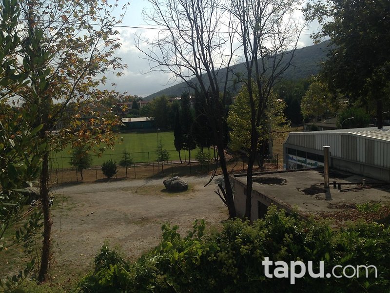 Sapanca Kırkpınar'da Havuzlu Site İçinde Kaloriferli Villa