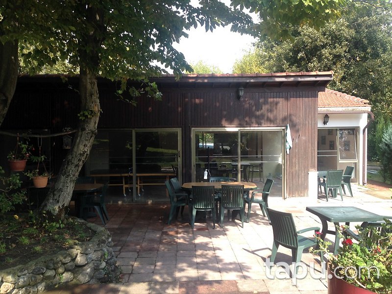 Sapanca Kırkpınar'da Havuzlu Site İçinde Kaloriferli Villa