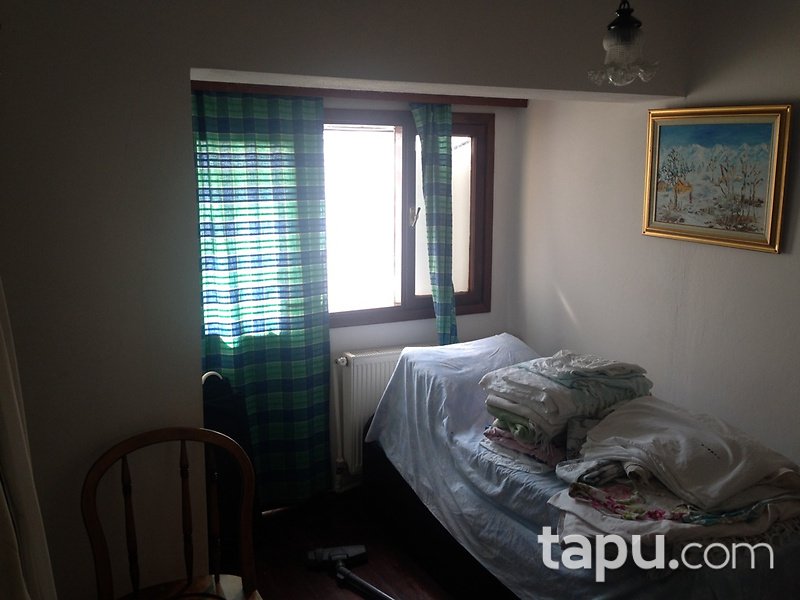 Sapanca Kırkpınar'da Havuzlu Site İçinde Kaloriferli Villa