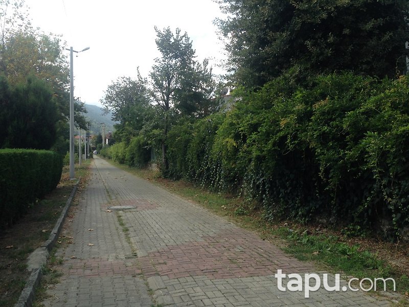 Sapanca Kırkpınar'da Havuzlu Site İçinde Kaloriferli Villa