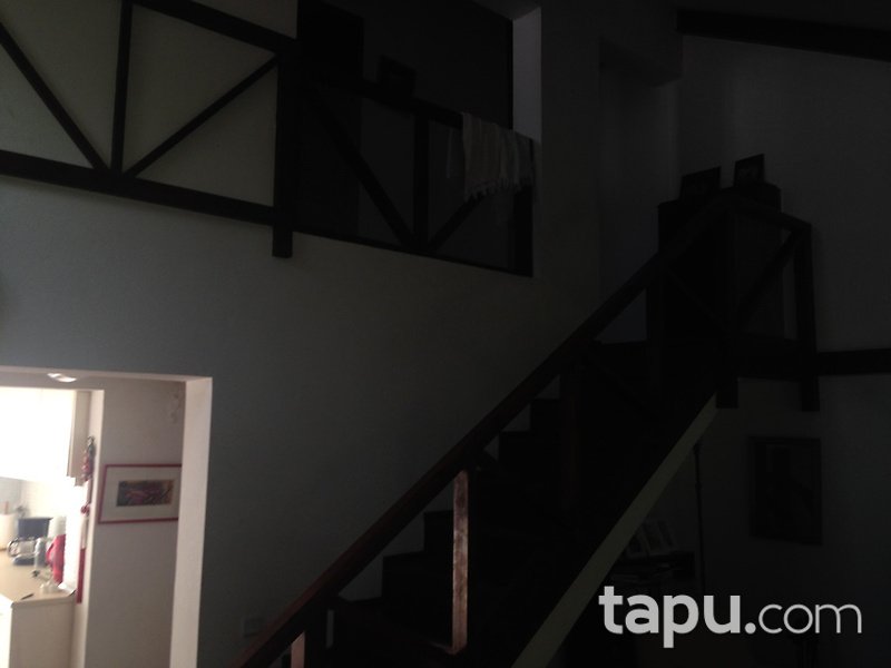 Sapanca Kırkpınar'da Havuzlu Site İçinde Kaloriferli Villa