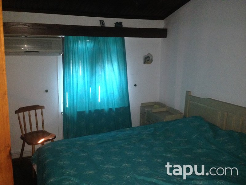 Sapanca Kırkpınar'da Havuzlu Site İçinde Kaloriferli Villa