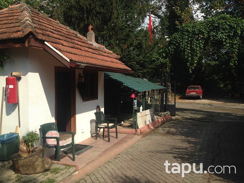 Sapanca Kırkpınar'da Havuzlu Site İçinde Kaloriferli Villa