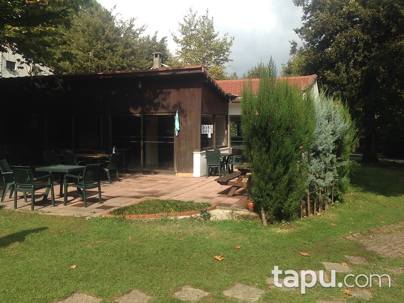 Sapanca Kırkpınar'da Havuzlu Site İçinde Kaloriferli Villa