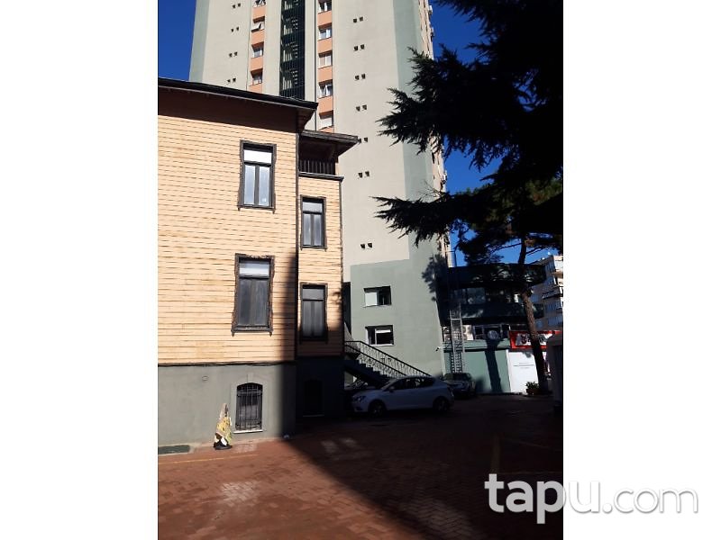 İstanbul Kadıköy Erenköy Mahallesinde 3 Katlı Köşk