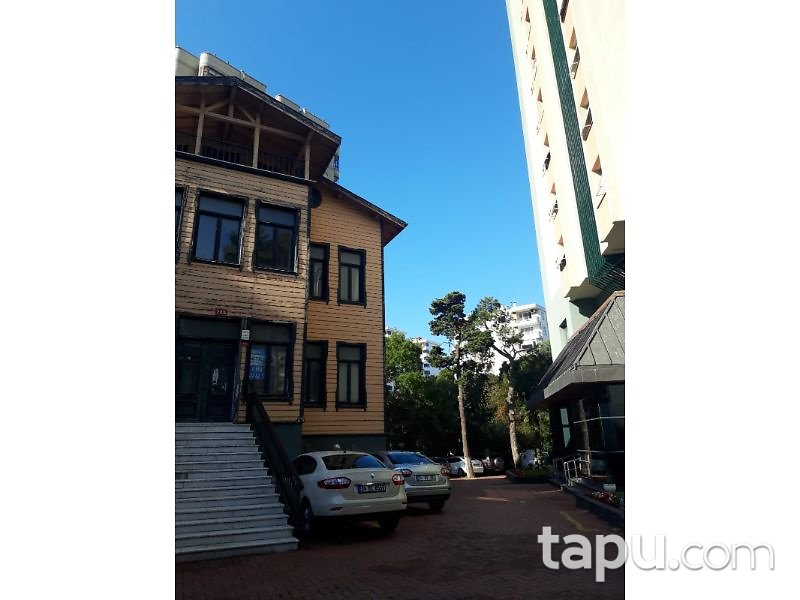 İstanbul Kadıköy Erenköy Mahallesinde 3 Katlı Köşk